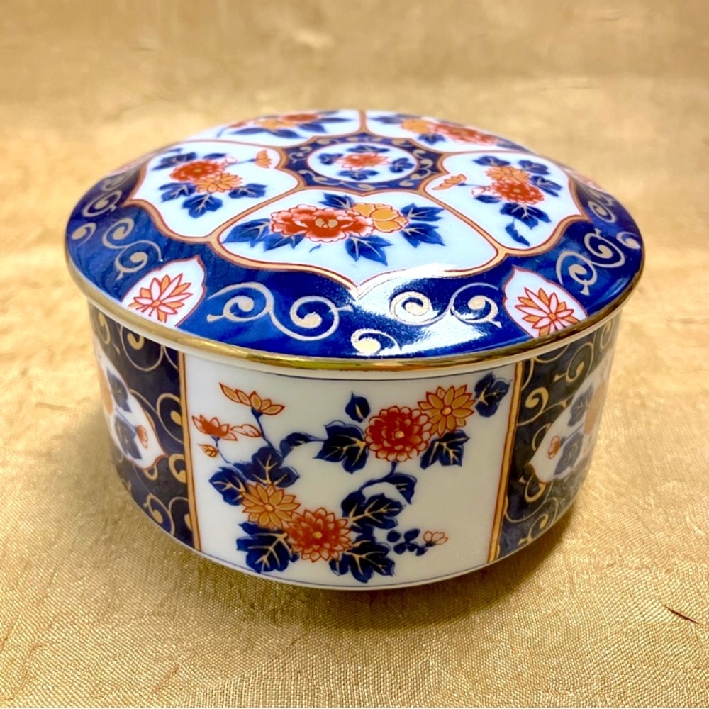 Vintage OMC Porcelain Trinket/Jewelry Box Made in Japan